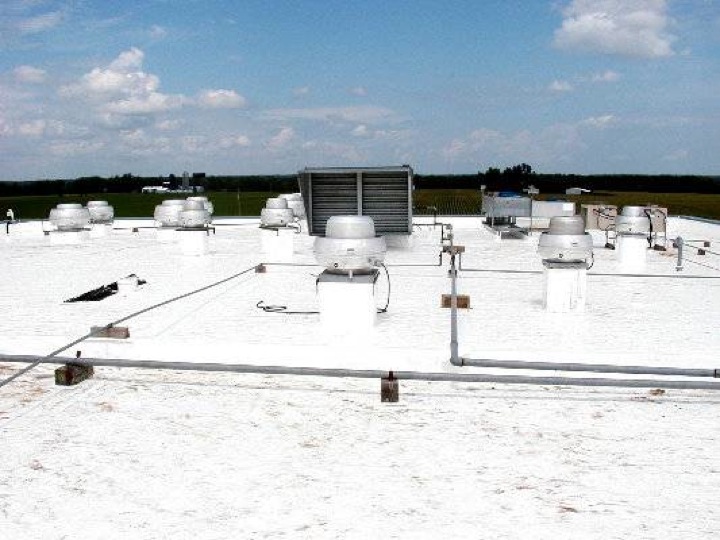 Dirty white roofing membranes on a commercial building