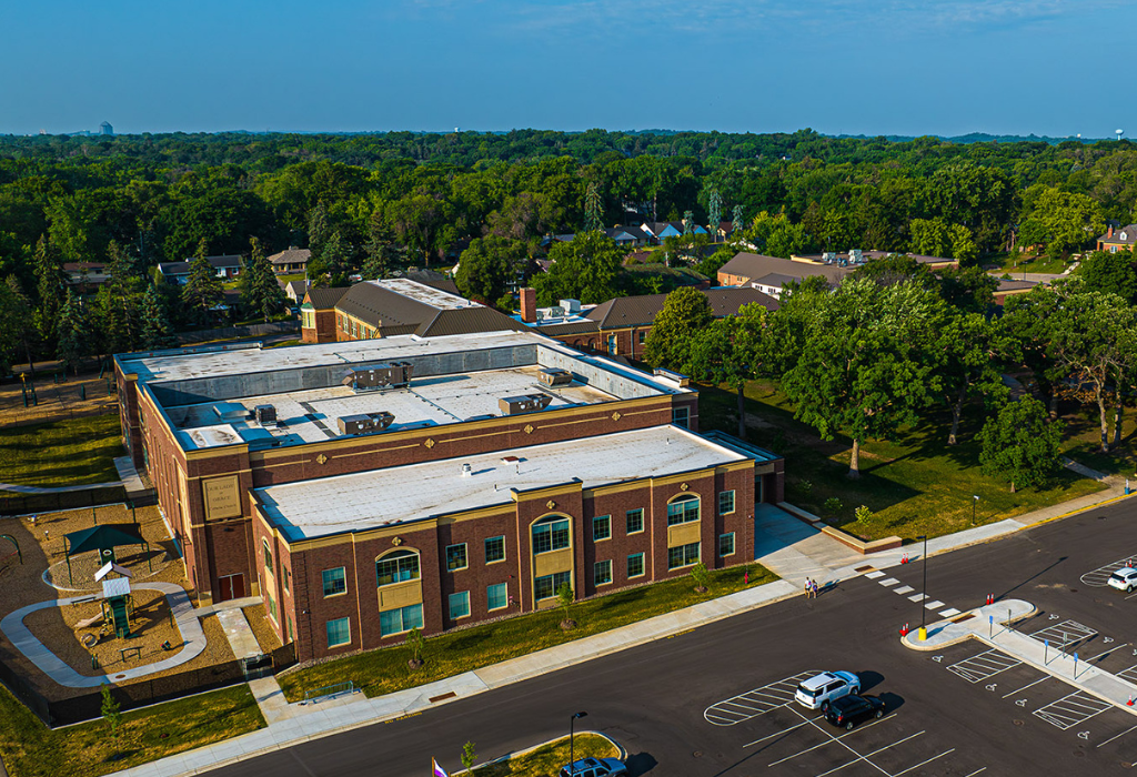 Commercial building with a white roof